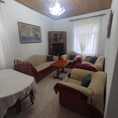 Xheison Apartment Gjirokastër المظهر الخارجي الصورة